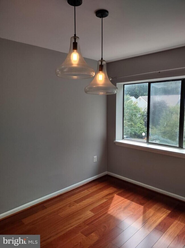 Building Photo - 2214 Springwood Dr
