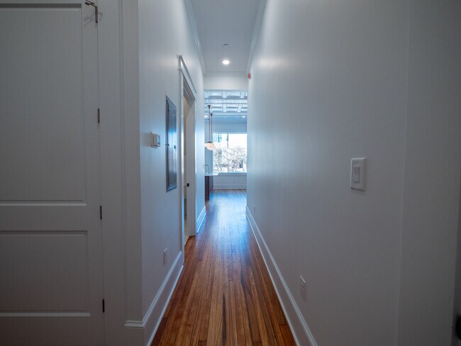 Foto del edificio - 121 N Main St