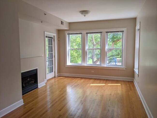 Foto del edificio - 2 bedroom in Evanston IL 60202