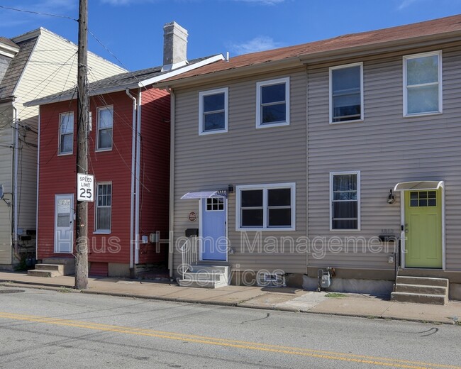 Building Photo - 1860 Main St