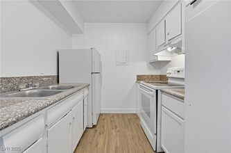 Building Photo - 2505 Cedar Ave