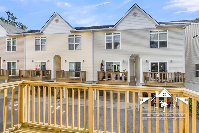 Foto del edificio - Charming Townhouse Near the Heart of Charleston – Comfort & Convenience in One!