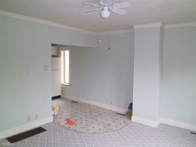 Building Photo - 305 N 13th St