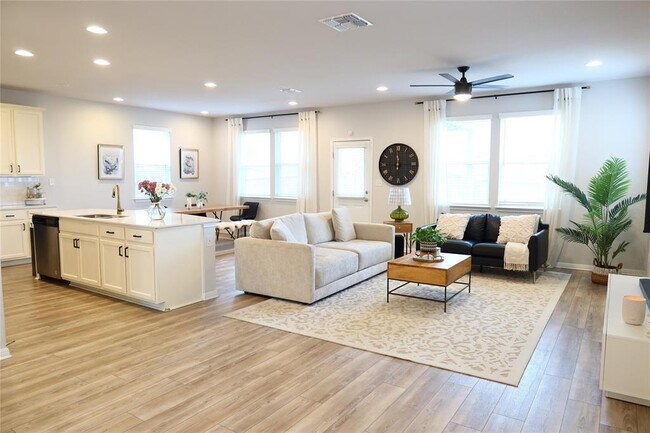 Foto del edificio - 3200 College Park Dr