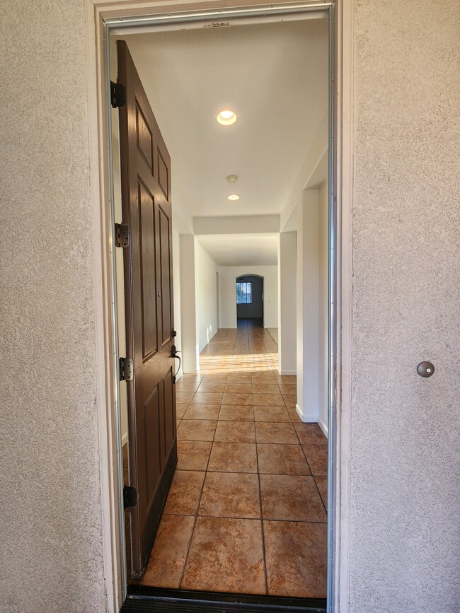 Building Photo - 9366 Mendoza Ln