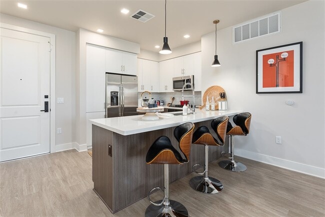 Building Photo - The Retreat at Rio Salado