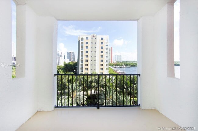 Building Photo - 17100 N Bay Rd