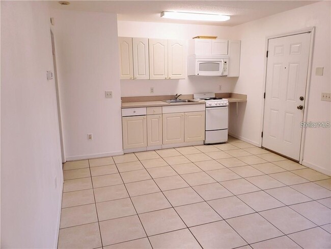 Building Photo - 113 Coconut Palm Way