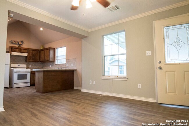 Building Photo - CUTE CASITA IN HIGHLAND PARK