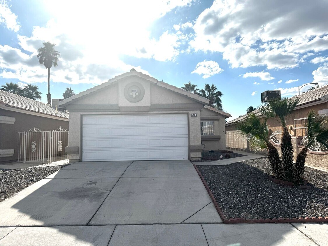 Foto principal - SINGLE STORY HOME W/ 2 BEDROOM 2 BATH 2 CA...