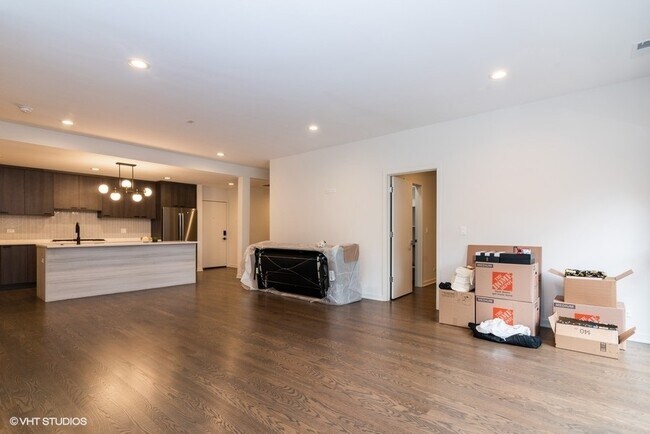 Foto del edificio - 921 N Hoyne Ave