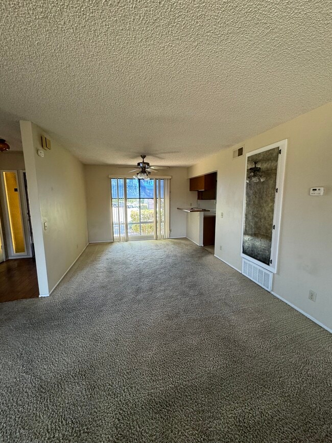 Building Photo - 330 Ivy Ln