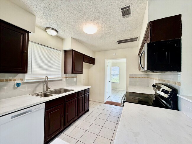Building Photo - 2603 Quarry Hill Rd