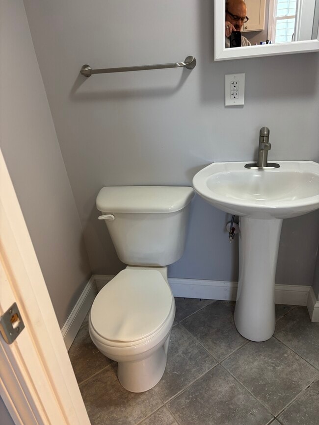 Building Photo - 121 School St