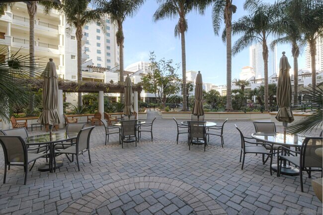 Building Photo - 700 W Harbor Dr