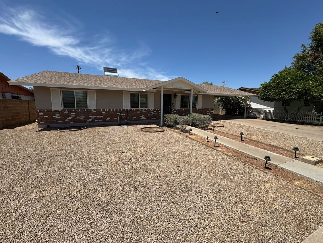 Primary Photo - 1040 S Grand