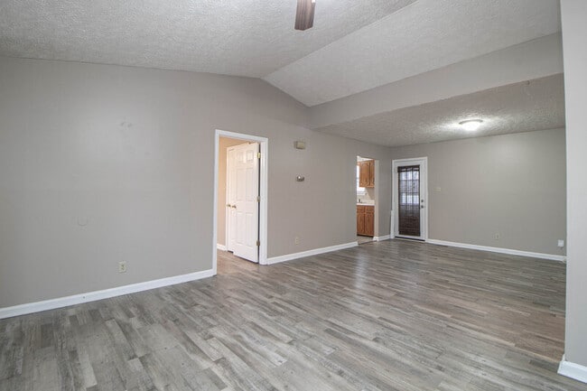 Building Photo - 131 Lillian Dr