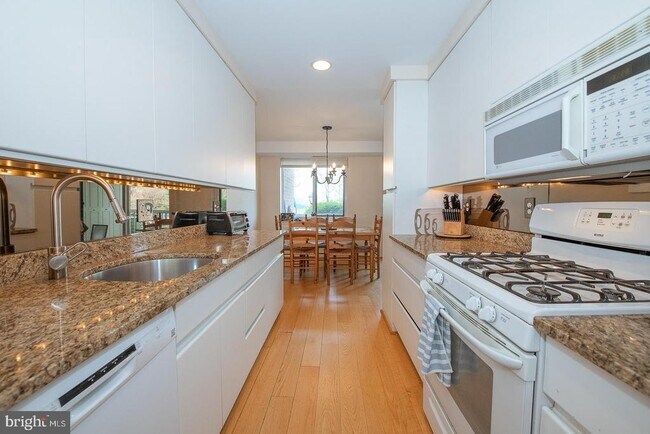 Foto del edificio - 1637 Oakwood Dr