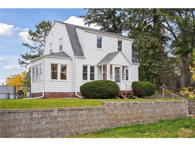 Building Photo - 1705 Ivy Ave E