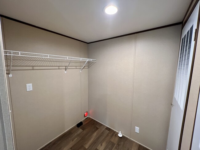 Building Photo - 814 Lilac Pt