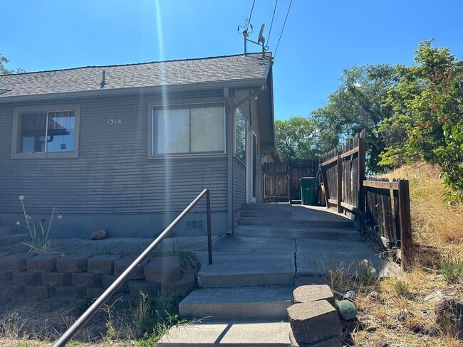 Foto del edificio - 1528 Wilford Ave