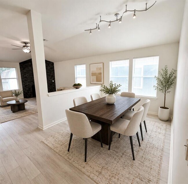 Building Photo - 206 Sunshadow Dr