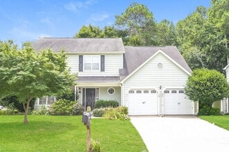 Building Photo - 2711 Woodside Dr