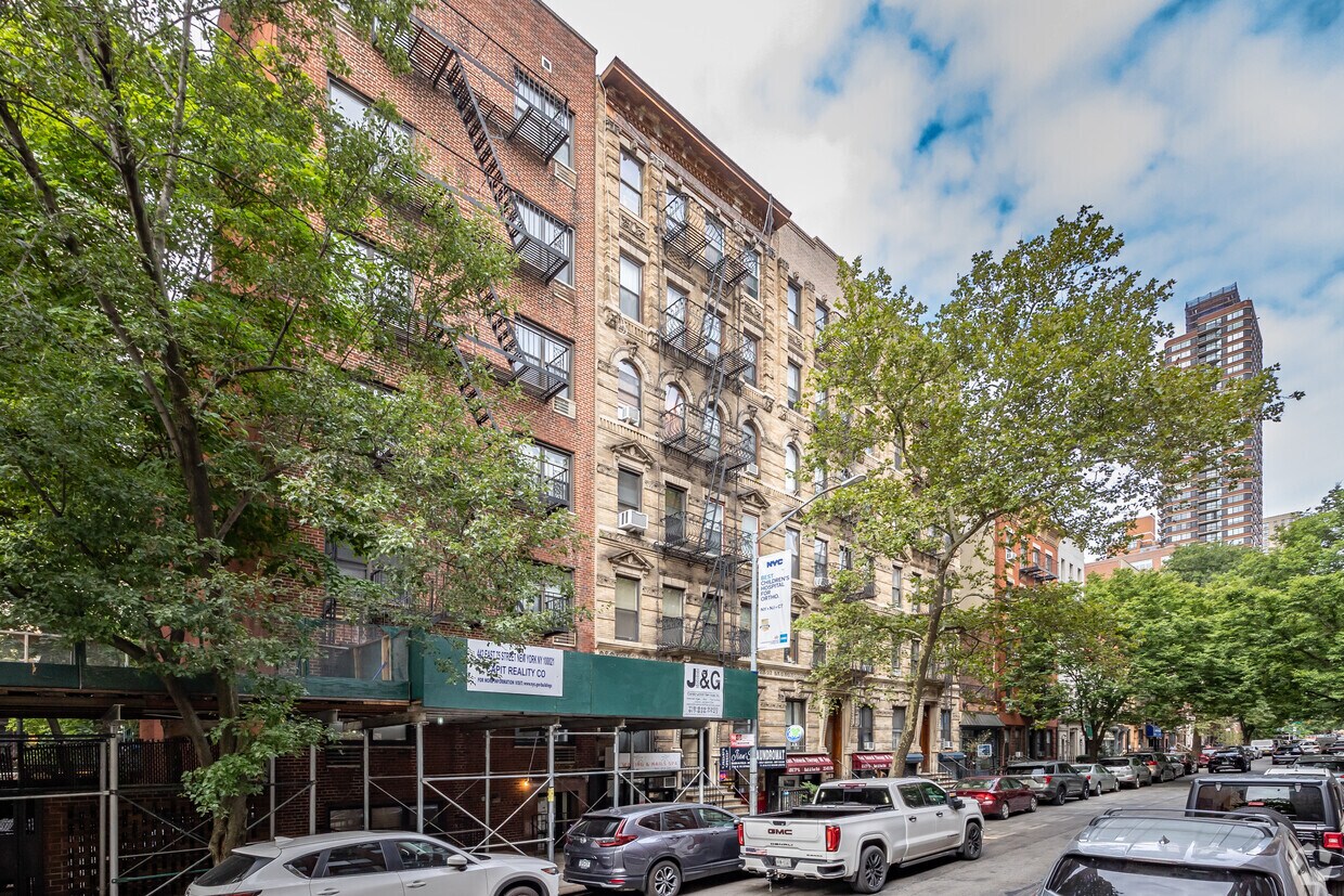 Primary Photo - 440 E 75th St