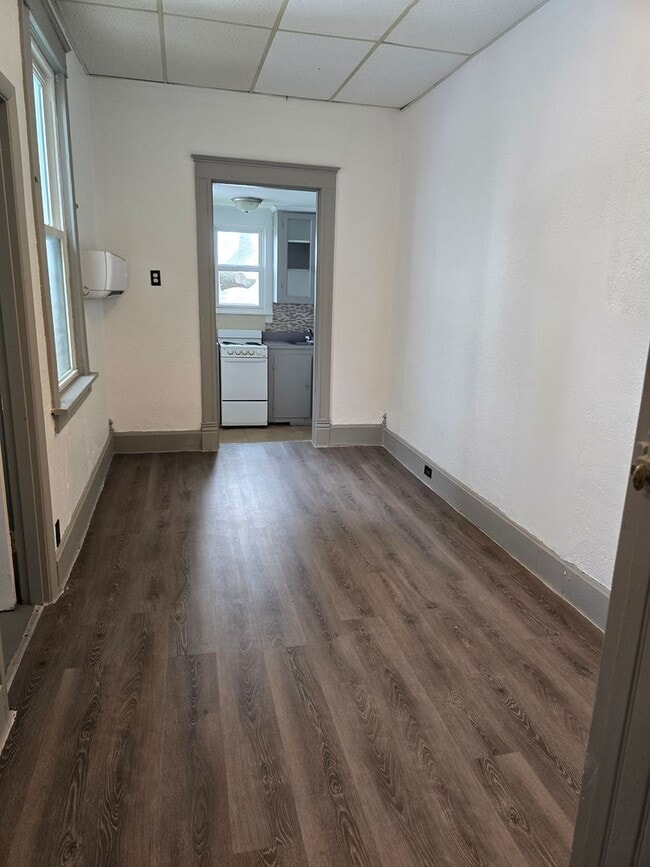 Building Photo - Nice studio Apartment
