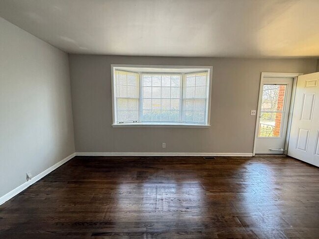 Foto del edificio - Renovated Multi-Story Brick House in East Nashville - Fenced in Yard