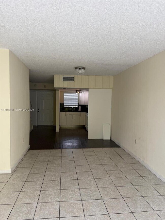 Foto del edificio - 30 NW 87th Ave