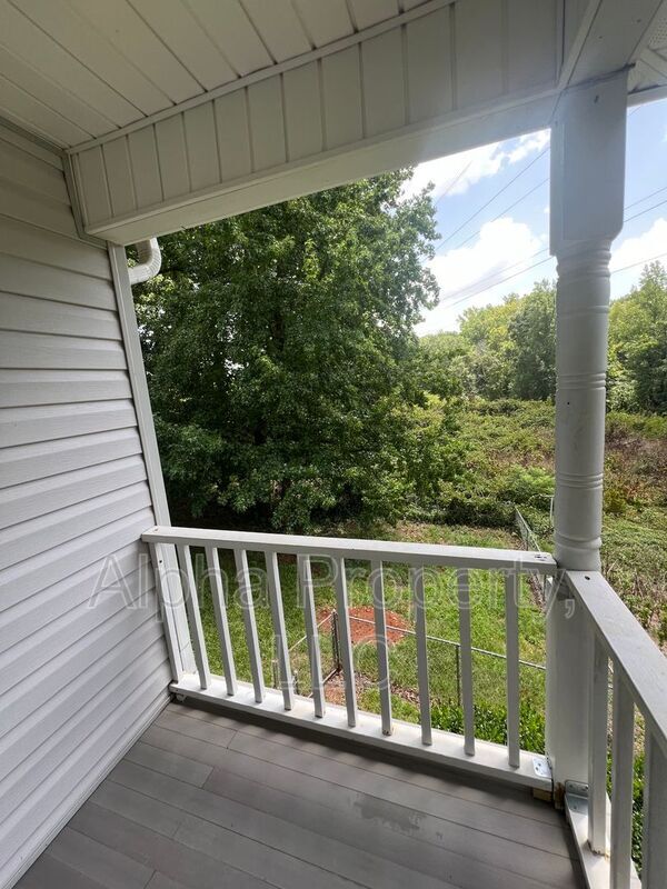 Foto del edificio - 213 Taylor Rd