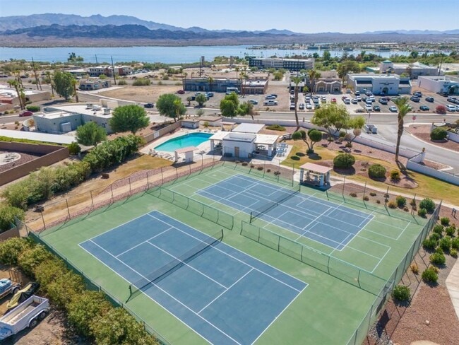 Building Photo - Downtown Condo with Utilities Included