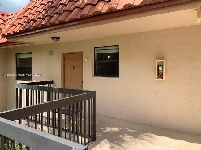 Foto del edificio - 15705 W Waterside Cir