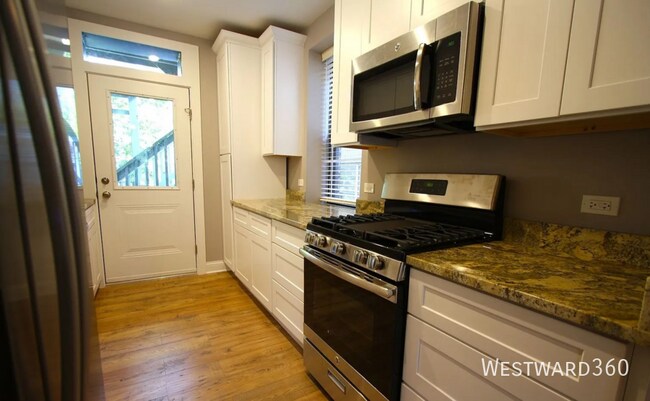 Foto del edificio - 1120 W Addison St