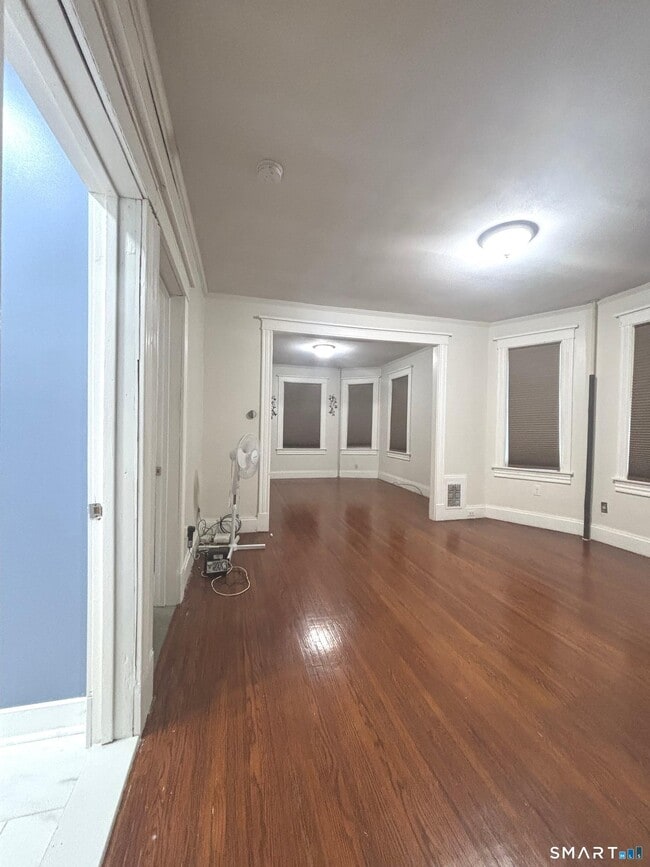 Building Photo - 143 Brown St