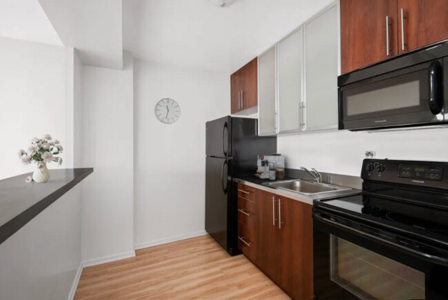 Building Photo - 3130 N Lake Shore Dr
