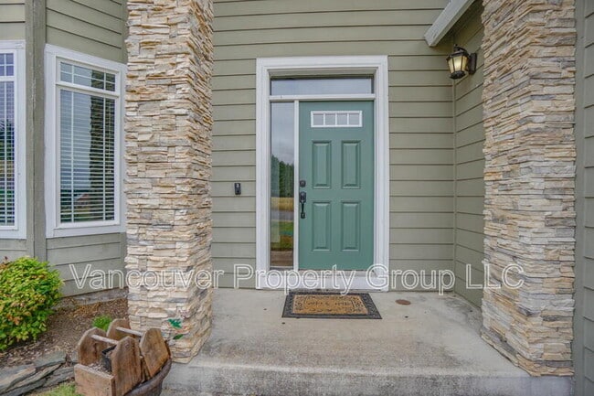 Building Photo - 1211 W F Pl