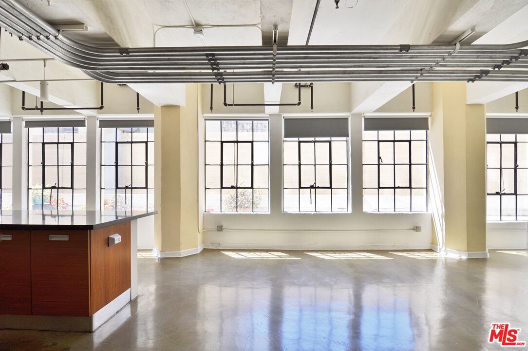 Foto principal - 746 S Los Angeles St