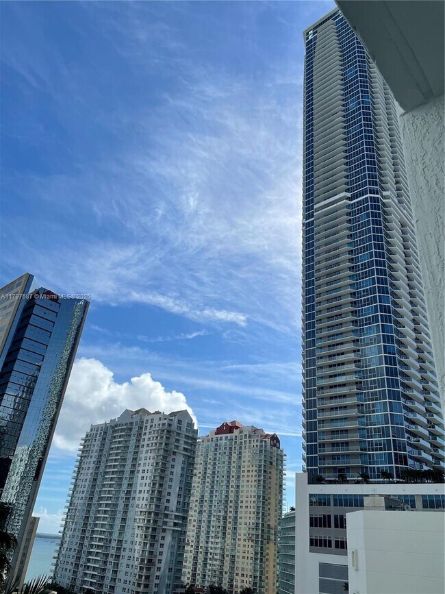 Building Photo - 951 Brickell Ave