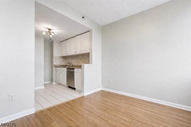 Foto del edificio - 100 Old Palisade Rd