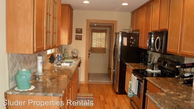 Foto del edificio - Studio, 2.5 bath House - 546 Tahlfield Rd