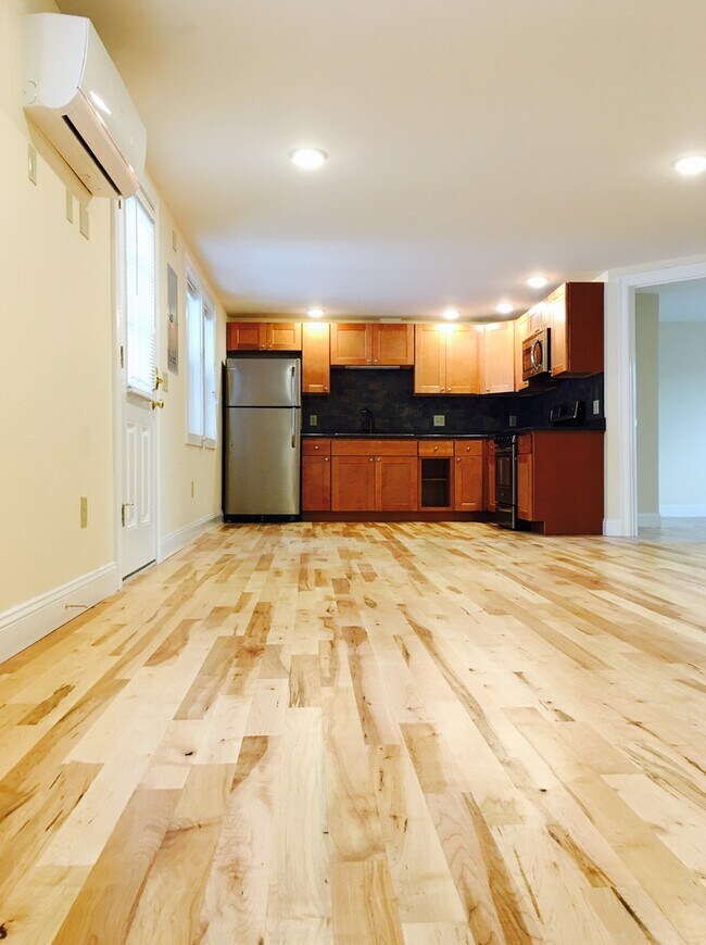 Photo - 158 North St Apartment