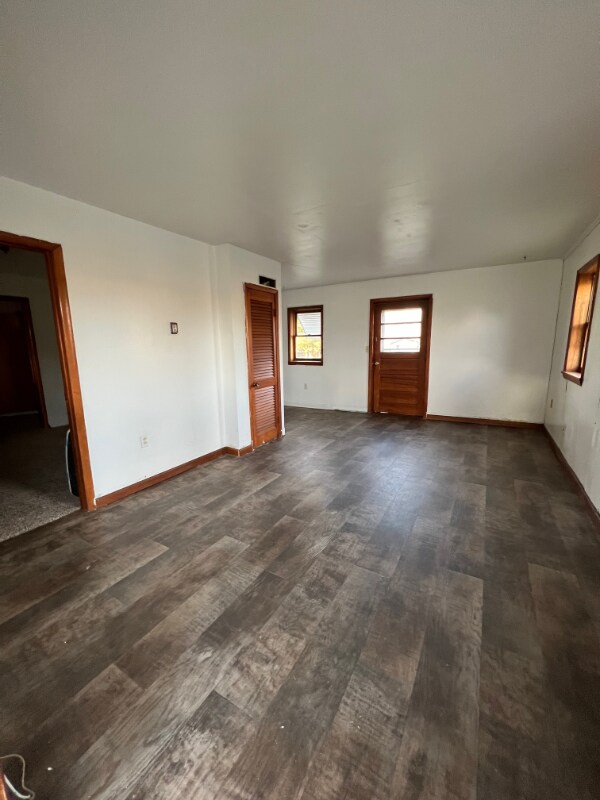 Building Photo - 1599 W Maple Grove Rd