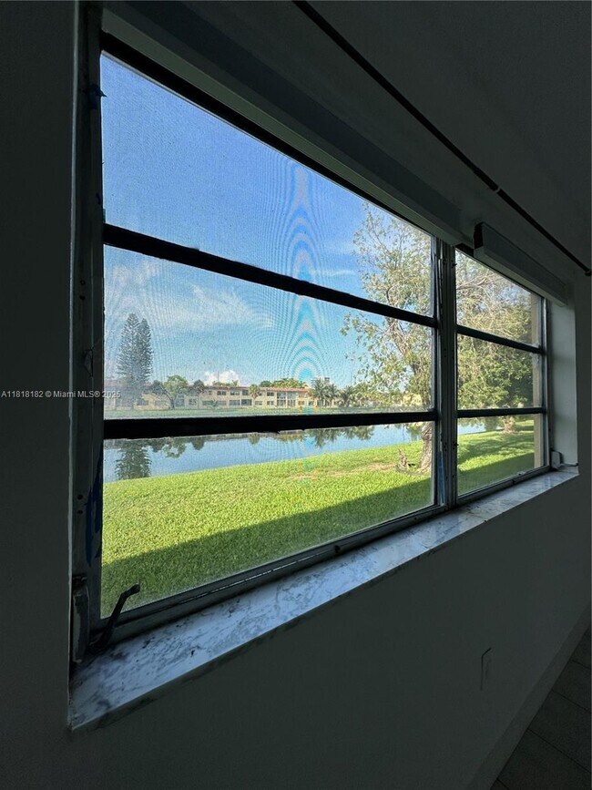Foto del edificio - 2940 NE 203rd St