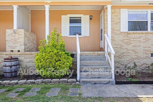 Foto del edificio - 1214 Helena Dr