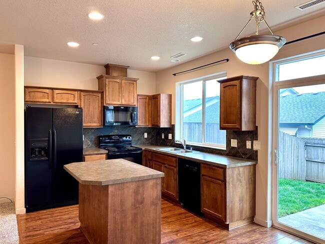 Foto del edificio - Beautiful 3 Bd 2.5 Ba Town Home by Vancouver Mall