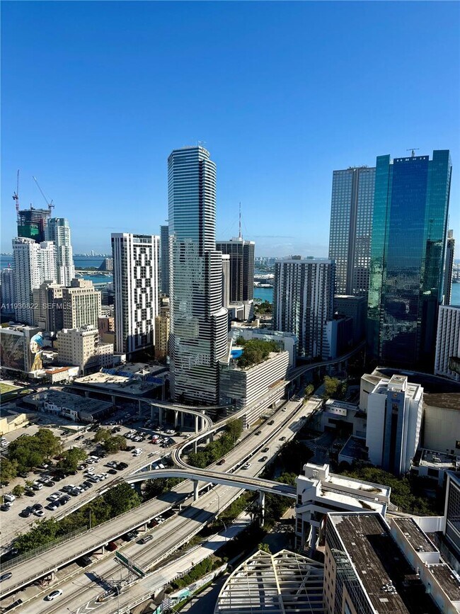 Foto del edificio - 350 S Miami Ave