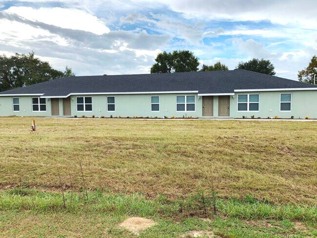 Building Photo - Beautiful brand new quad!