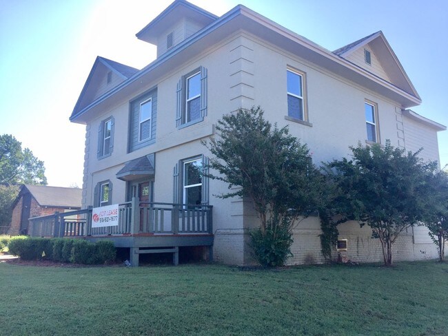 Foto del edificio - 1402 E Lincoln Ave
